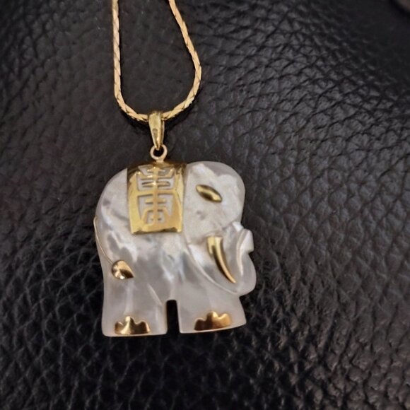 Stunning Elegant White Pearl Golden Accents Elephant Pendant Gold Chain Necklace - Picture 1 of 7